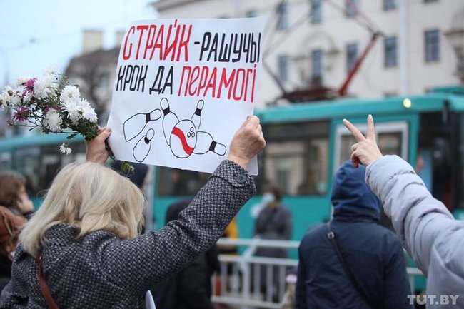 Многолюдный марш пенсионеров и медиков прошел в Минске 16