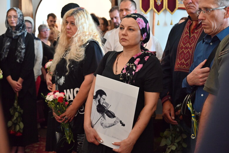 Зі скрипалем та воїном Давидом Якушиним, який загинув у бою з окупантами, попрощалися в Києві 36