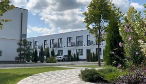 Родичі керівника управління СБУ на Закарпатті купили 23 таунхауси
