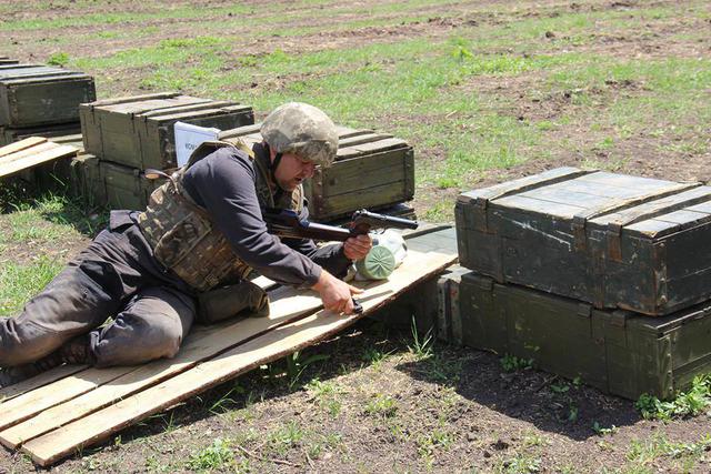 На Донеччині відбулися змагання на кращий танковий екіпаж 03 На Донеччині відбулися змагання на кращий танковий екіпаж 03