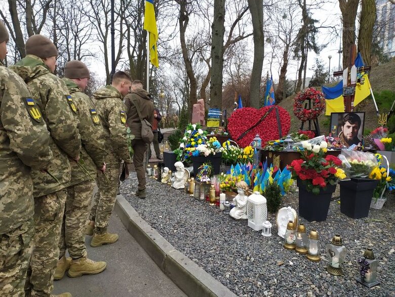 Панахида в річницю загибелі Да Вінчі (Михайла Коцюбайла) на Аскольдовій могилі в Києві, 7 березня 2024 року