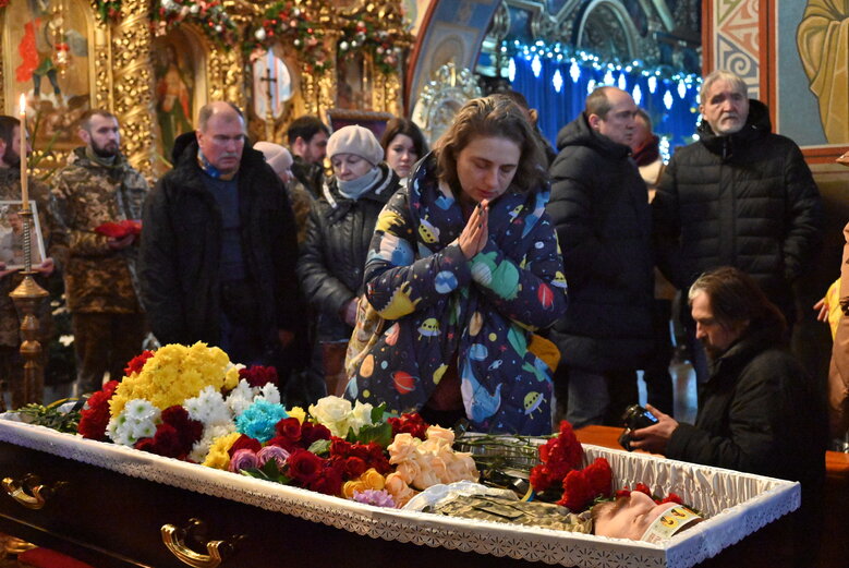 В Киеве простились с известным спелеологом, инженером и зооспасателем Святославом Романчуком (Нутрий), который погиб в бою с оккупантами 23