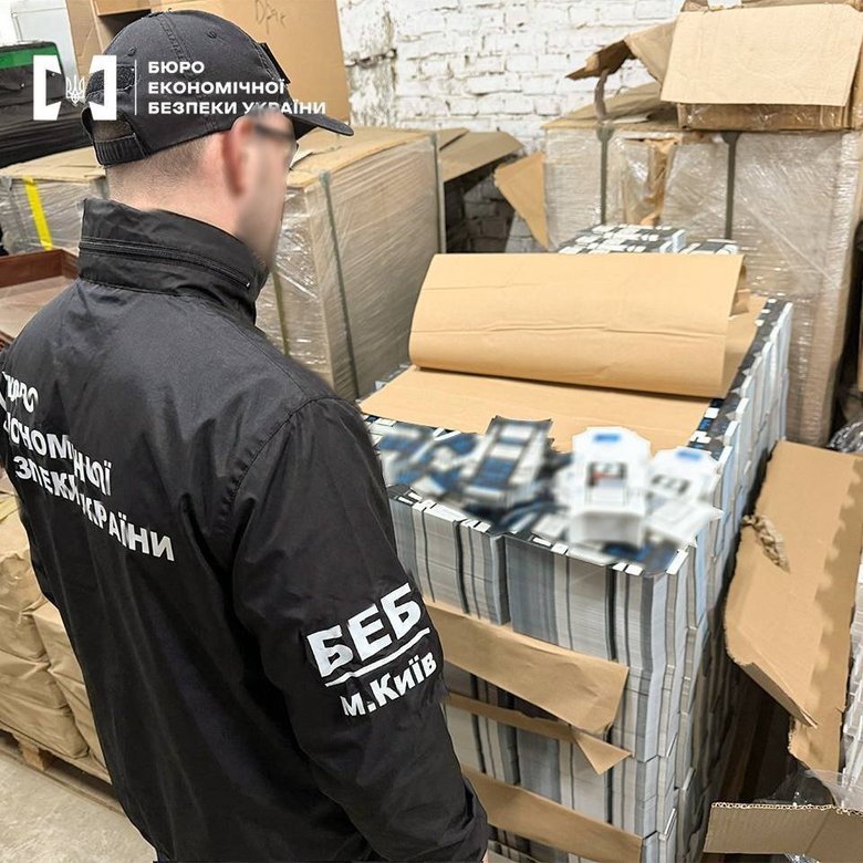 БЕБ знайшло найбільшу в Україні підпільну фабрику у Чернівцях