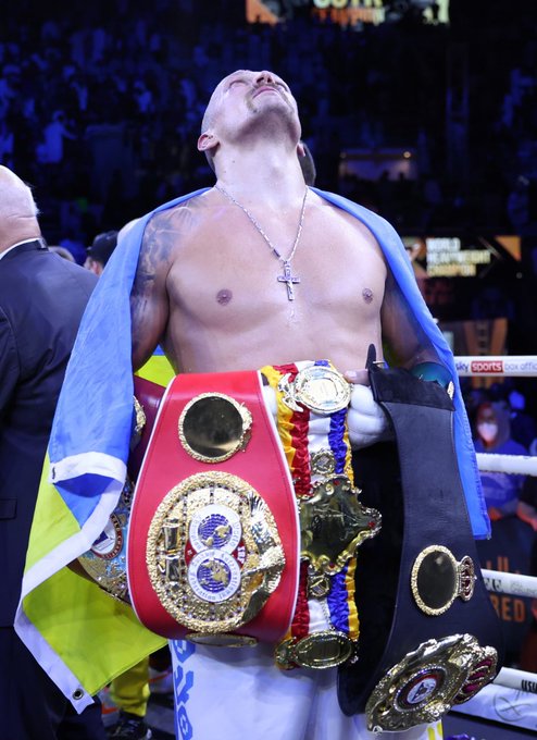 Усик переміг Джошуа у боксерському поєдинку-реванші за чемпіонські титули 11