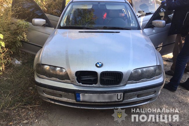 Банду, яка грабувала валютників-оптовиків, затримано в Чернівцях, - Нацполіція 02