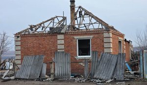 Одна людина загинула і четверо поранені внаслідок удару РФ по селу Майдан на Донеччині. ФОТОрепортаж