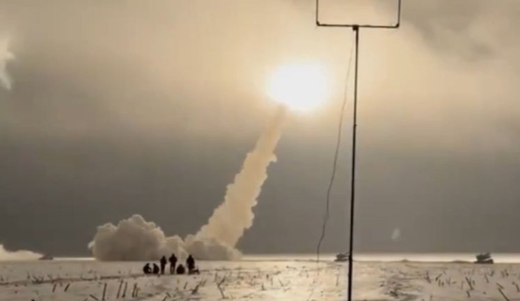 Нічні пуски українських крилатих ракет FP-5 "Фламінго" по території РФ. ВIДЕО