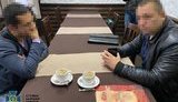 Гражданин одной из стран Средней Азии за взятку предлагал сотруднику СБУ легализовывать иностранцев в Украине. ФОТОрепортаж