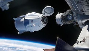 Космічний корабель Маска Crew Dragon вперше пристикувався до МКС