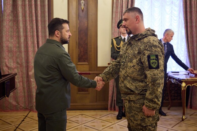 Зеленський вручив нагороди воїнам тероборони 06