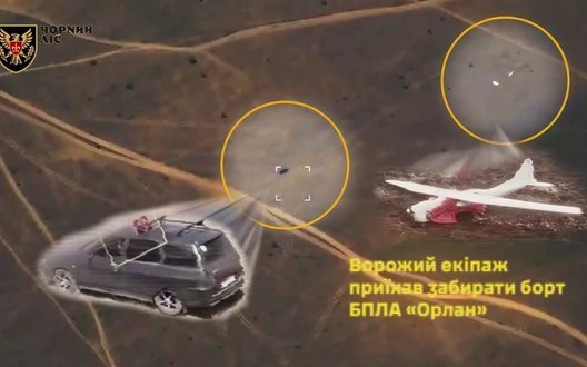 Дронарі 15-ї бригади "Чорний ліс" уразили екіпаж російських операторів БпЛА серед поля. ВIДЕО