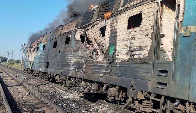 РФ атаковала локомотив пассажирского поезда на Волыни в 2 км от границы с Польшей, - "УЗ". ВИДЕО