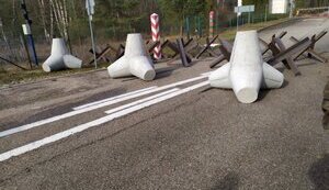 Польща почала встановлювати протитанкові загородження на кордоні з Росією та Білоруссю. ФОТО