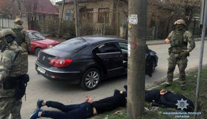 Запорожские полицейские накрыли группу вооруженных вымогателей. ФОТО