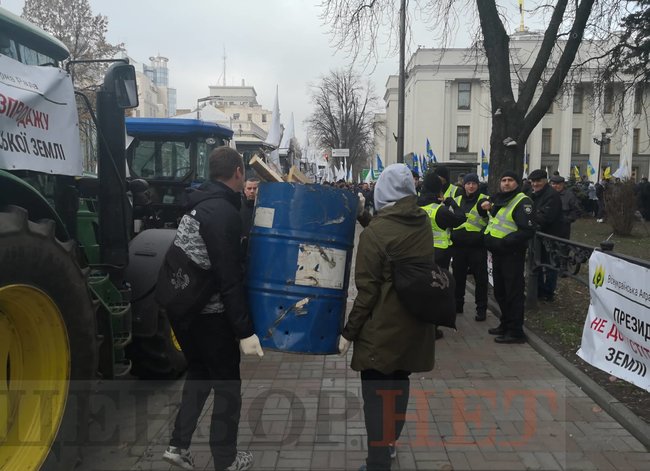 Agrarians rally against land sale in Ukraine 27