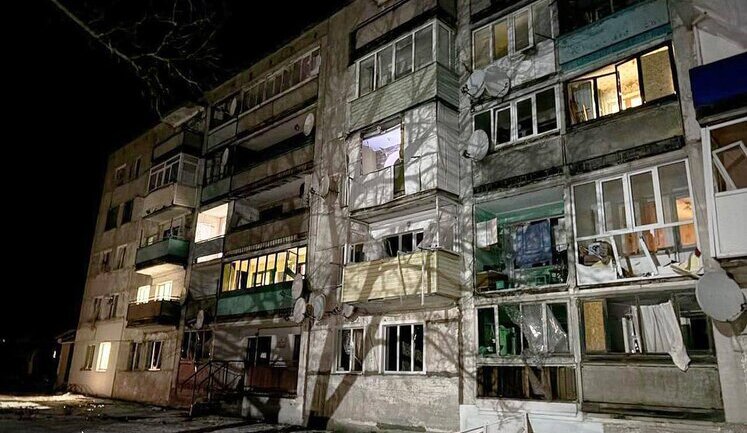 Росіяни скинули 4 КАБи на Семенівку Чернігівської області: 7 людей поранено. ФОТОрепортаж