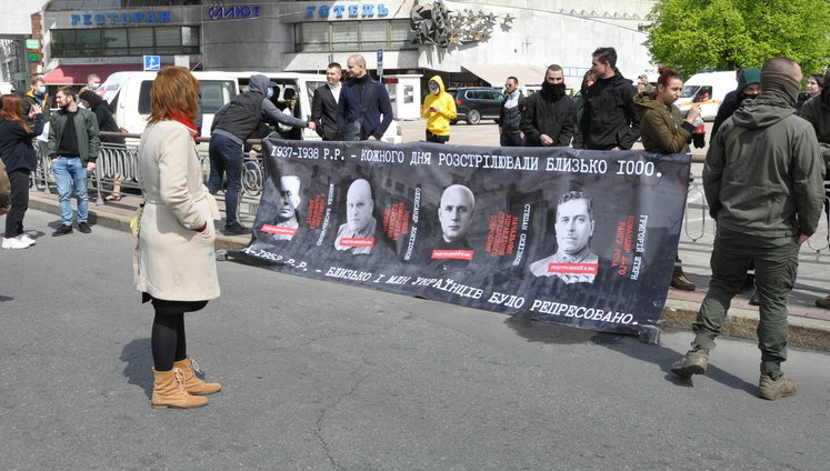 "Кива, покайся за наркоту!", - дискуссия между ОПЗЖ и С14 в центре Киева. ВИДЕО