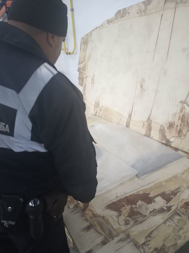 Прикордонники ПП Ужгород виявили героїн, захований у вантажівці, що прямувала до Словаччини 02