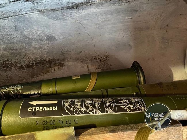 В Торецке обнаружен схрон с гранатометами и боеприпасами, - прокуратура 05