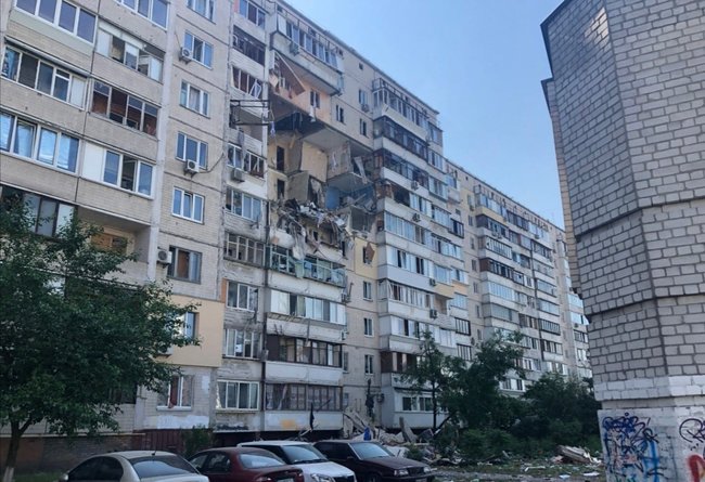 В Киеве в результате взрыва газа в жилом доме погибли 3 человека 04