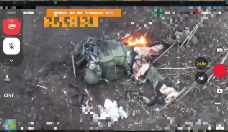 Український дрон ліквідував рашиста з прапором РФ та залишив його без кінцівок. ВIДЕО