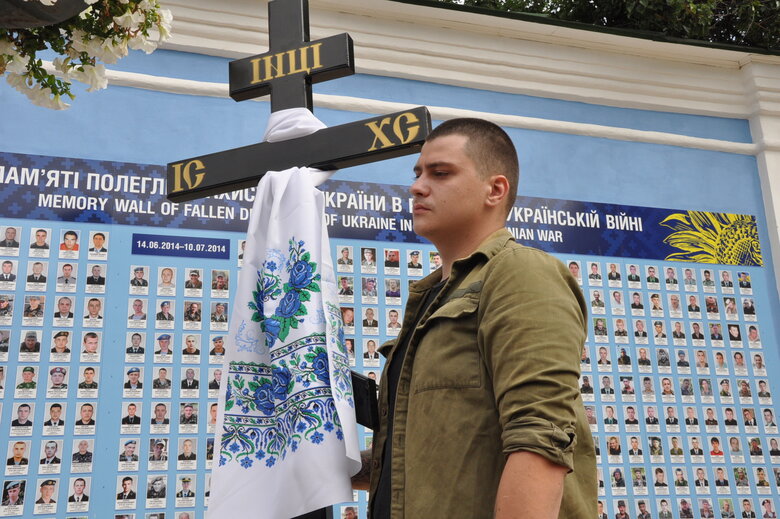 Із загиблим в бою з окупантами воїном Романом Барвінком (Скрипалем) попрощалися в Києві 16
