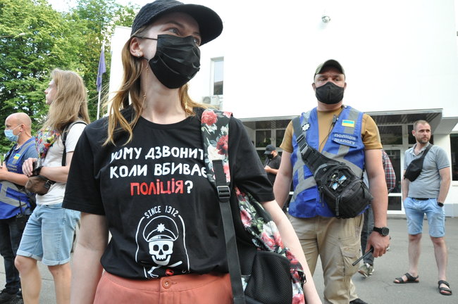 Под МВД прошла акция ко дню рождения Гандзюк 01