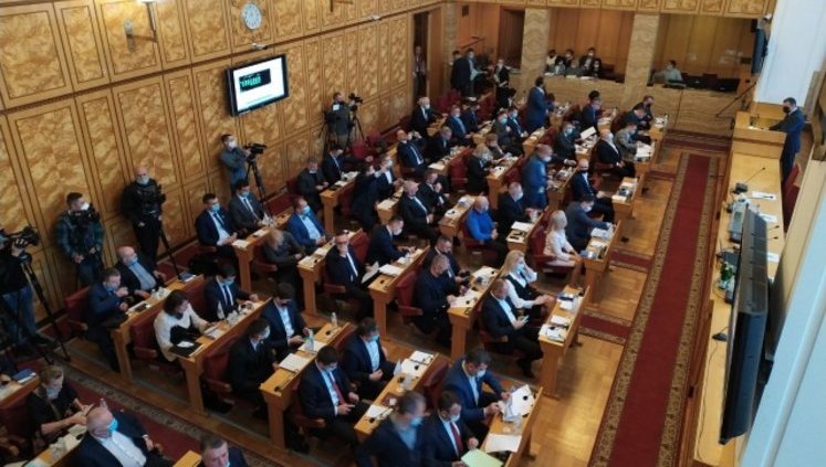 Партия венгров покинула заседание Закарпатского облсовета в знак протеста против обысков СБУ. ВИДЕО