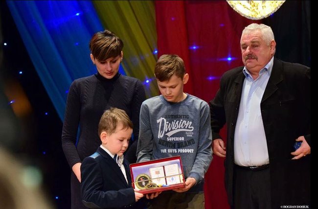 Сослуживцы о погибшем командире роты из 72-й бригады Леониде Дергаче: С Леней было человек 15, и они отбились от трех диверсионных групп! Противник дважды приходил забирать своих убитых 01 Сослуживцы о погибшем командире роты из 72-й бригады Леониде Дергаче: С Леней было человек 15, и они отбились от трех диверсионных групп! Противник дважды приходил забирать своих убитых 01