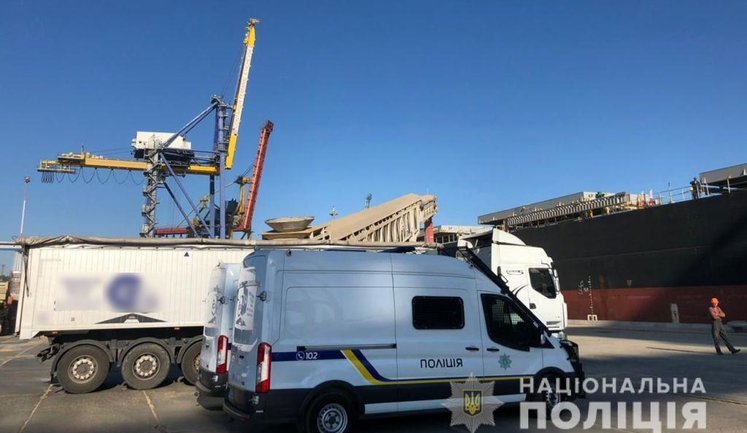 Нацполиция пресекла попытку вывоза зерна в рамках незаконной схемы руководства ГПЗКУ