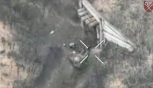 FPV-дрон "прилип" до окупанта і підірвав його: бойова робота 7-го корпусу ДШВ. ВIДЕО