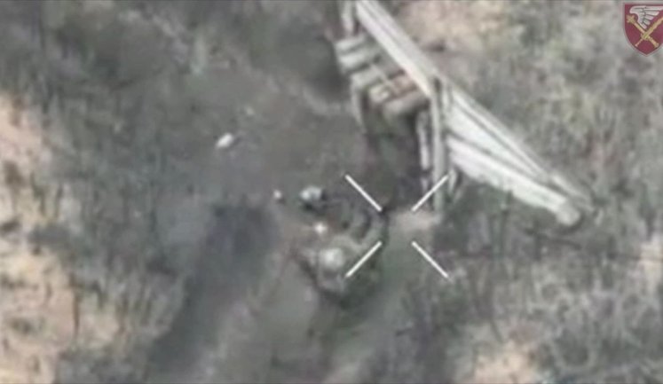 FPV-дрон "прилип" до окупанта і підірвав його: бойова робота 7-го корпусу ДШВ. ВIДЕО