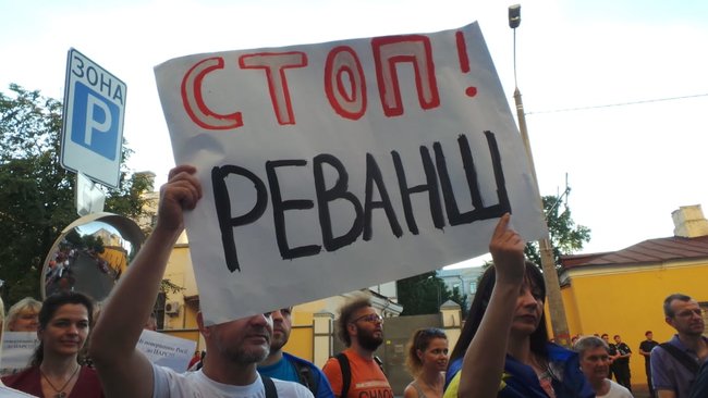 Страсбург-2019 = Мюнхен-1938 - активісти в Києві пікетували посольства країн, делегації яких повернули РФ в ПАРЄ 14