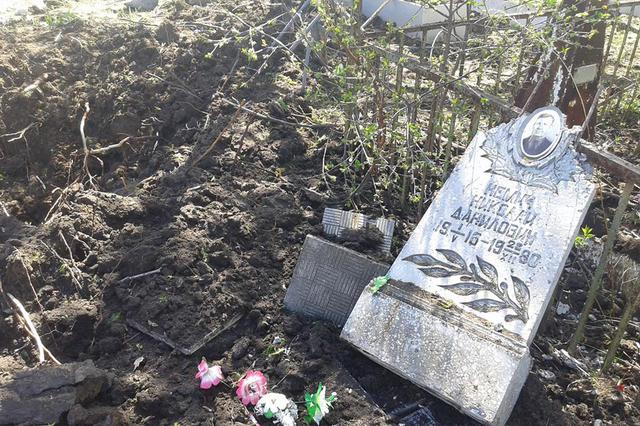 Militants shelled Popasna cemetery with Grads, - National Police 04 Militants shelled Popasna cemetery with Grads, - National Police 04