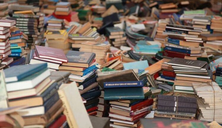 Kyiv residents turned in 25 tons of Russian books for waste paper. This money will buy car for military