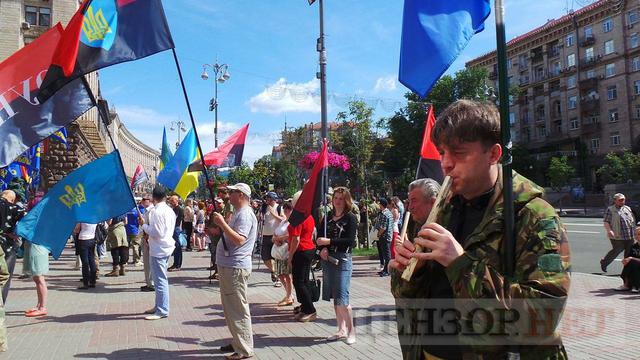 Киевсовет приравнял воинов добробатов к участникам АТО: во время попытки активистов пройти в зал заседаний произошла потасовка 02