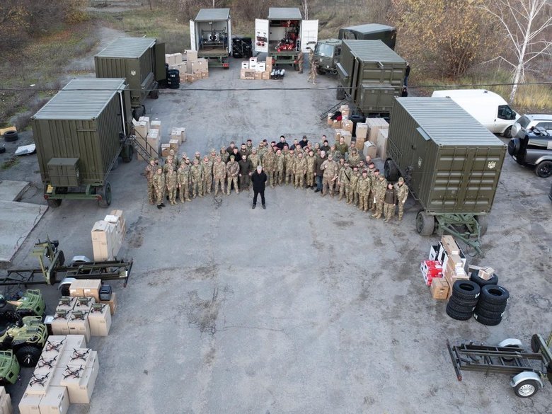 Poroshenko delivered aid to the Armed Forces of Ukraine