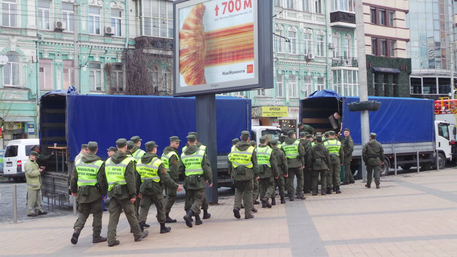 На вход в НСК Олимпийский образовались очереди 04