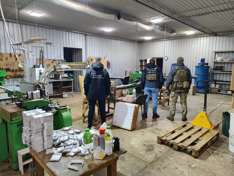 В Полтавской области разоблачена подпольная фабрика по изготовлению сигарет