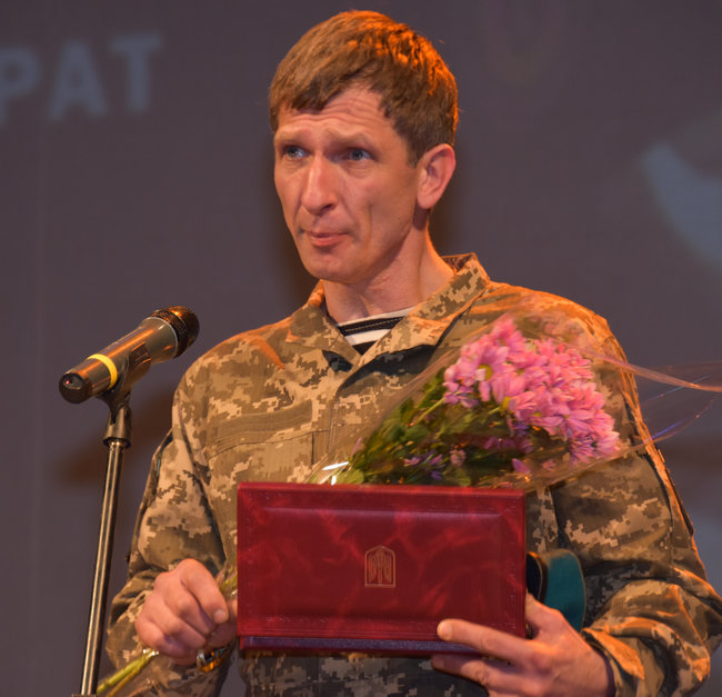 Нагородження орденом Народний Герой у Чернігові: Микола півтори години реанімував двох важкопоранених прямо на дорозі 15