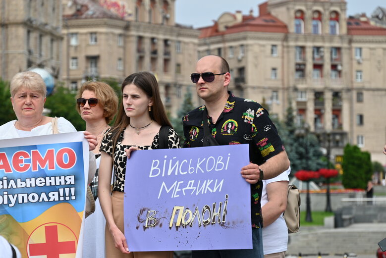 Акція на підтримку полонених військових медиків відбулася на Майдані Незалежності 31