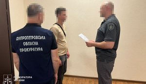 Катували чоловіка, щоб "не забув, що казати у відділку": повідомлено про підозру двом експоліцейським у Дніпрі. ФОТО