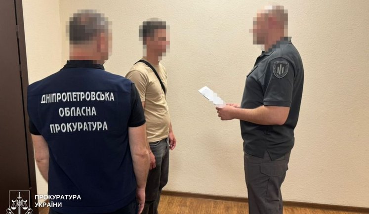 Катували чоловіка, щоб "не забув, що казати у відділку": повідомлено про підозру двом експоліцейським у Дніпрі. ФОТО