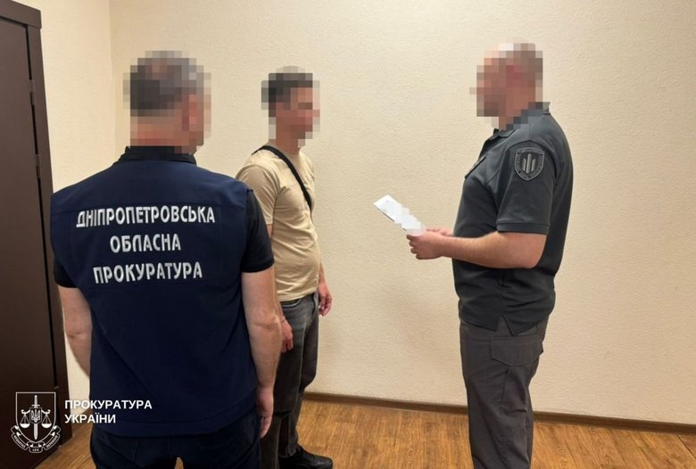 Двоє поліцейських катували затриманого