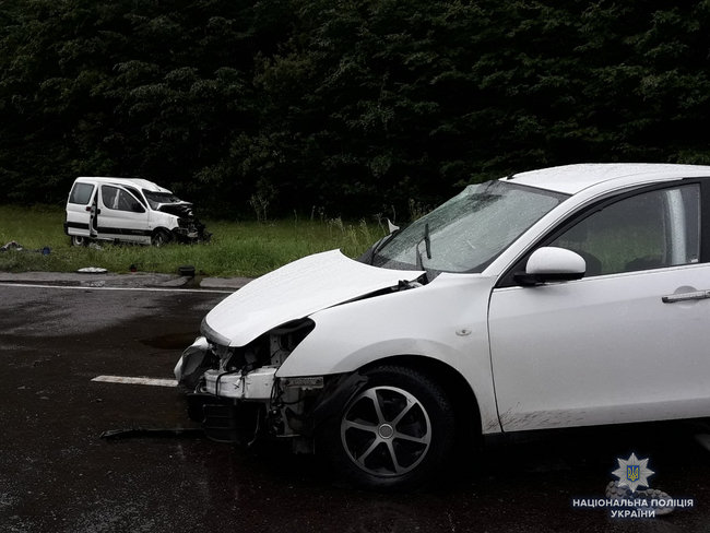 Двоє людей загинуло, троє травмовано внаслідок ДТП на Вінниччині, - поліція 03