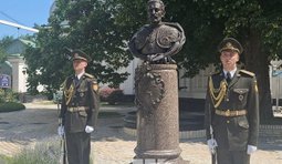 погруддя Мазепи в лаврі