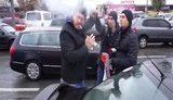 "Лось газостійкий попався", - "Ох#їлий, бл#дь!", - водій і активісти побилися під час акції "Зупини лося!" біля станції метро "Почайна" в Києві. ВIДЕО