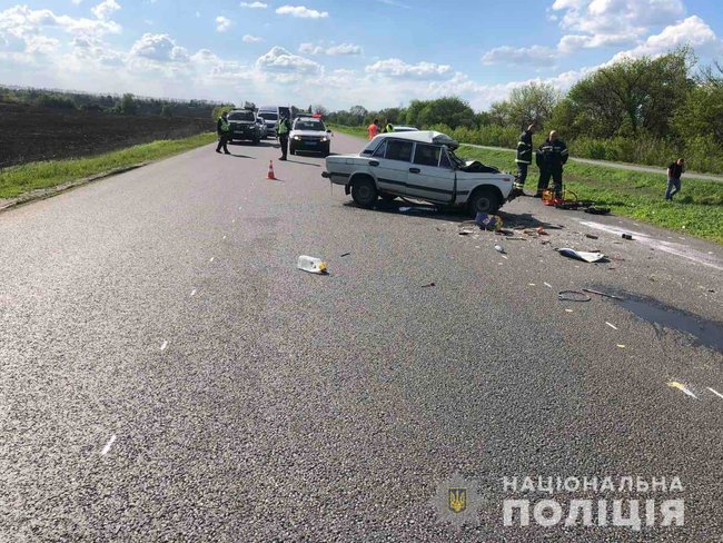 Вантажівка зіткнулася із легковиком на Харківщині - загинули дві людини, - Нацполіція 03