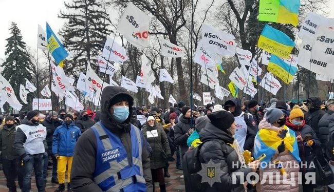 Массовые акции в центре Киева: правоохранители усилили меры безопасности в правительственном квартале 05