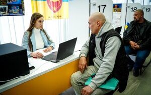 Ratio between TCRs and recruitment centres